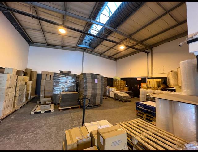 252M² WAREHOUSE TO LET IN LASER PARK